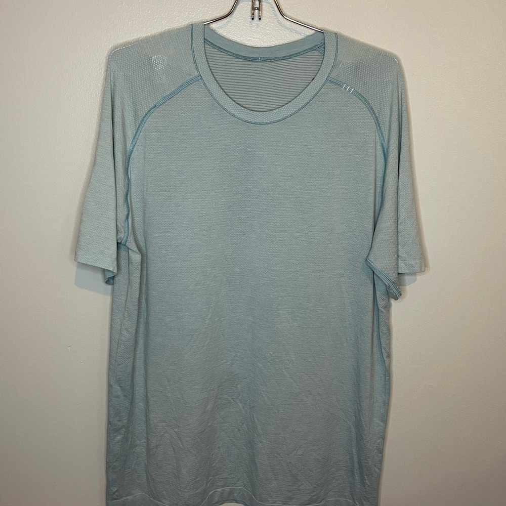 Lululemon Men’s Metal Vent Tech T-shirt Size large GUC